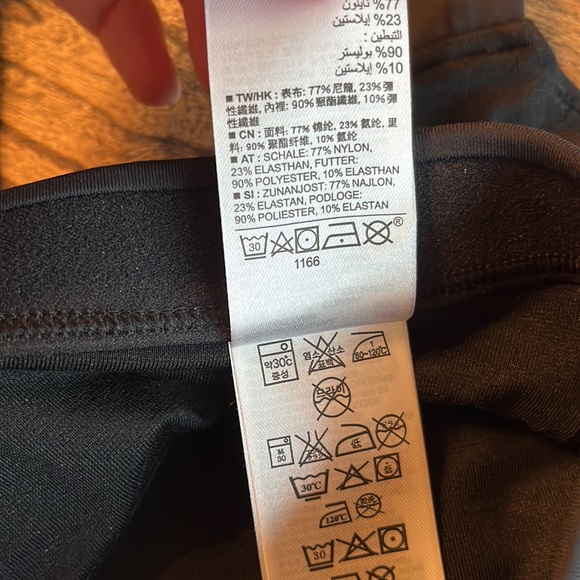 Gap Fit Medium Impact Sports Bra - NWOT - Picture 7 of 7